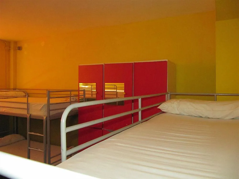 Onefam Les Corts Hostel Βαρκελώνη