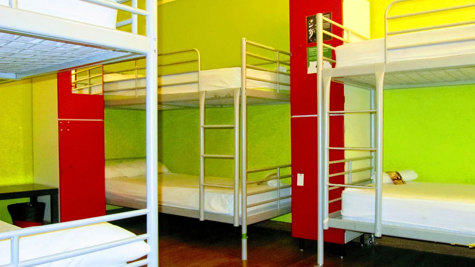 Onefam Les Corts Hostel Βαρκελώνη