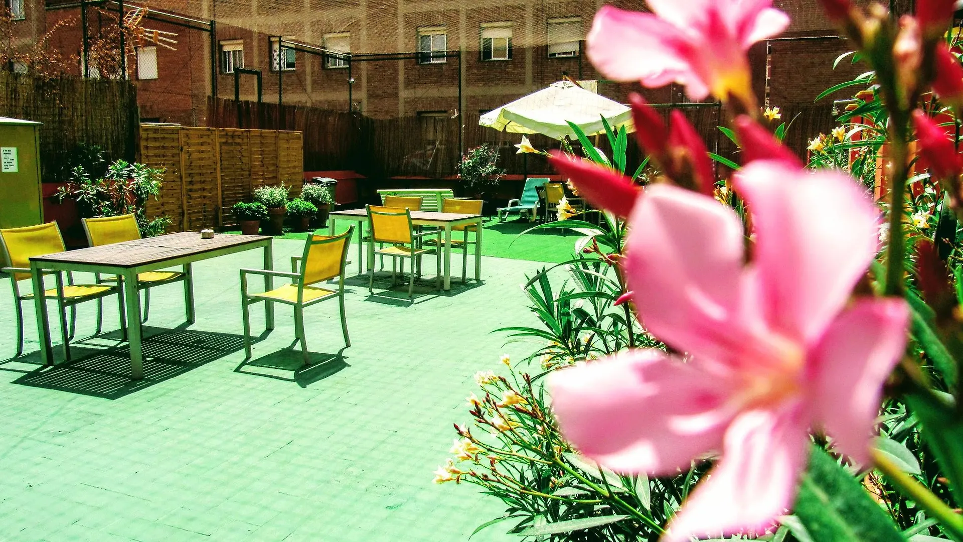 Onefam Les Corts Hostel Βαρκελώνη