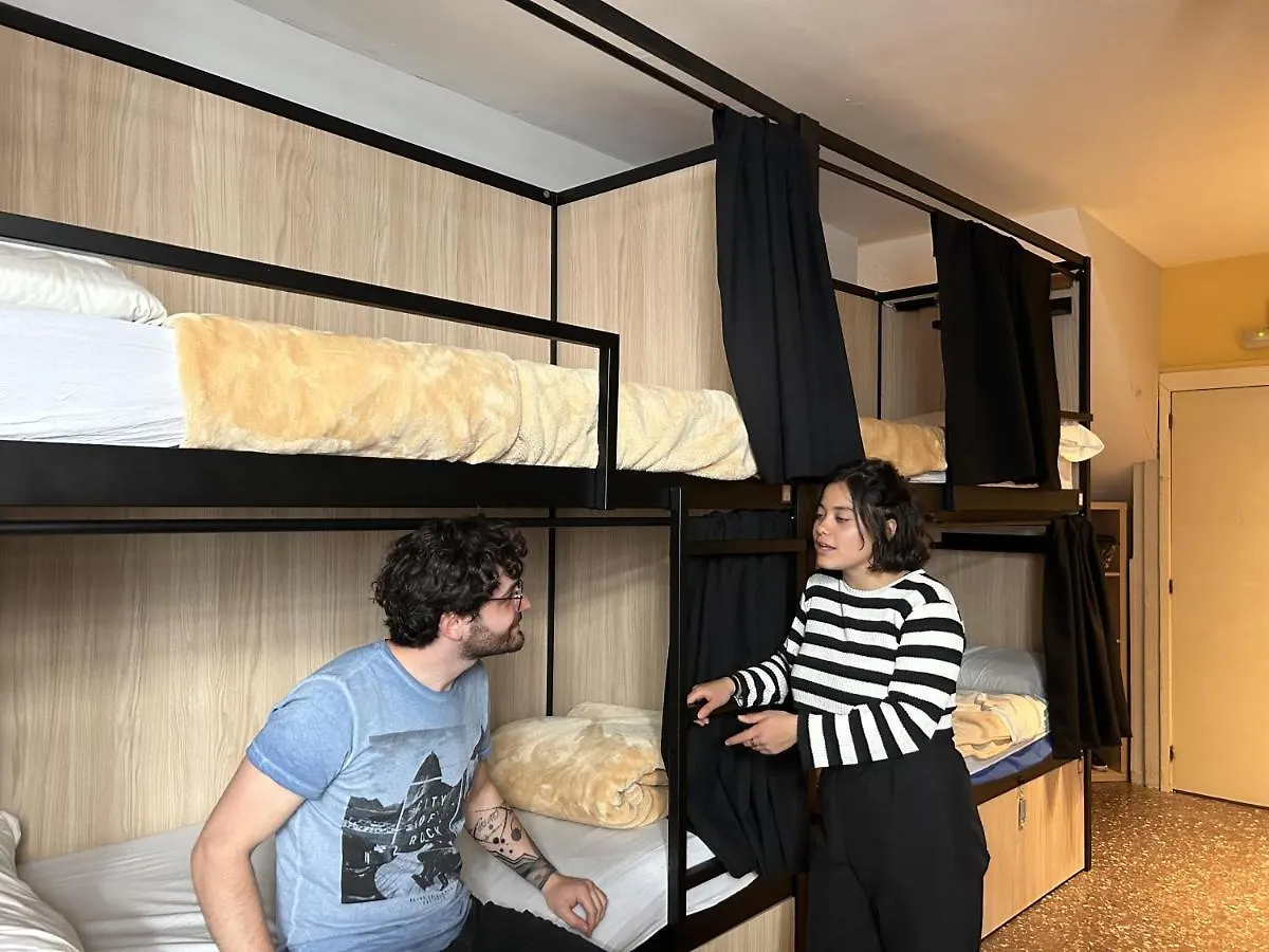 Onefam Les Corts Hostel Βαρκελώνη 0*,  Ισπανία