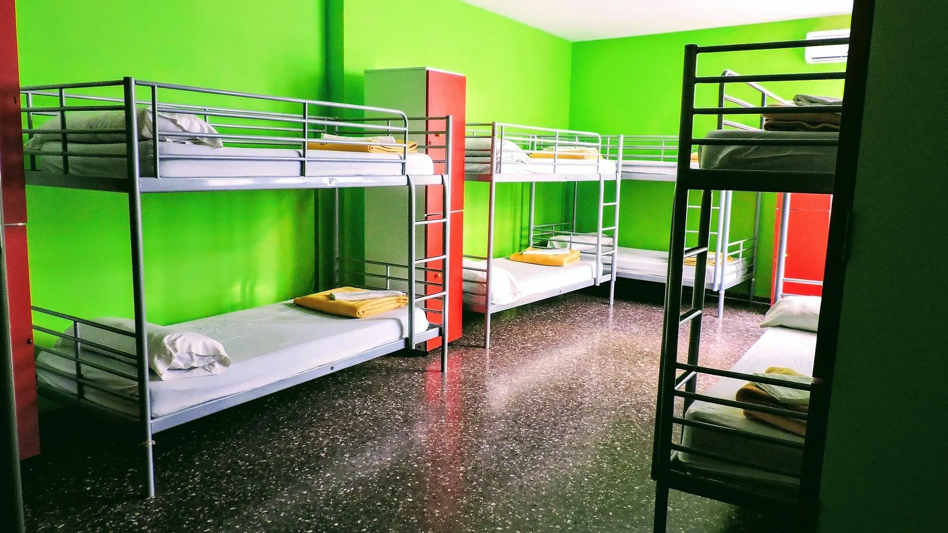 Onefam Les Corts Hostel Βαρκελώνη 0*,  Ισπανία