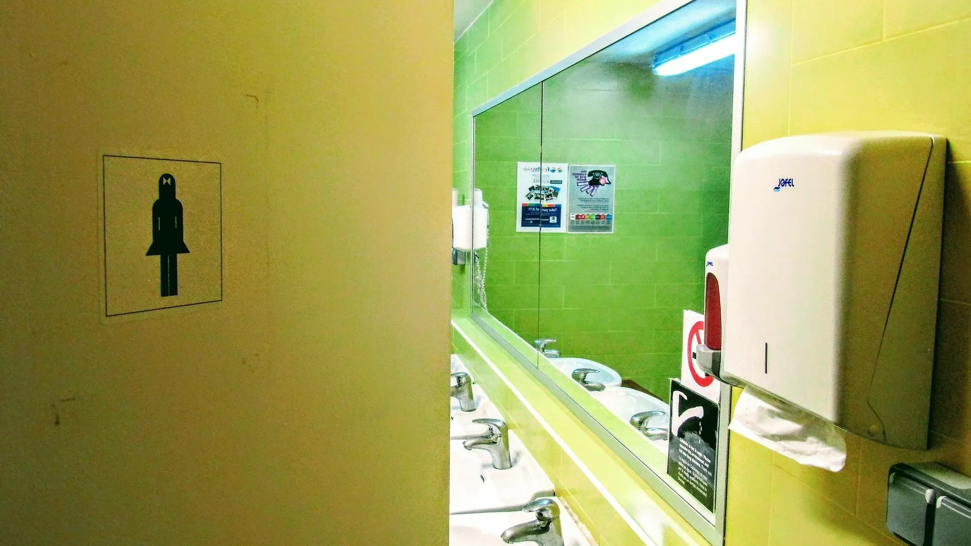 Onefam Les Corts Hostel Βαρκελώνη 0*,  Ισπανία