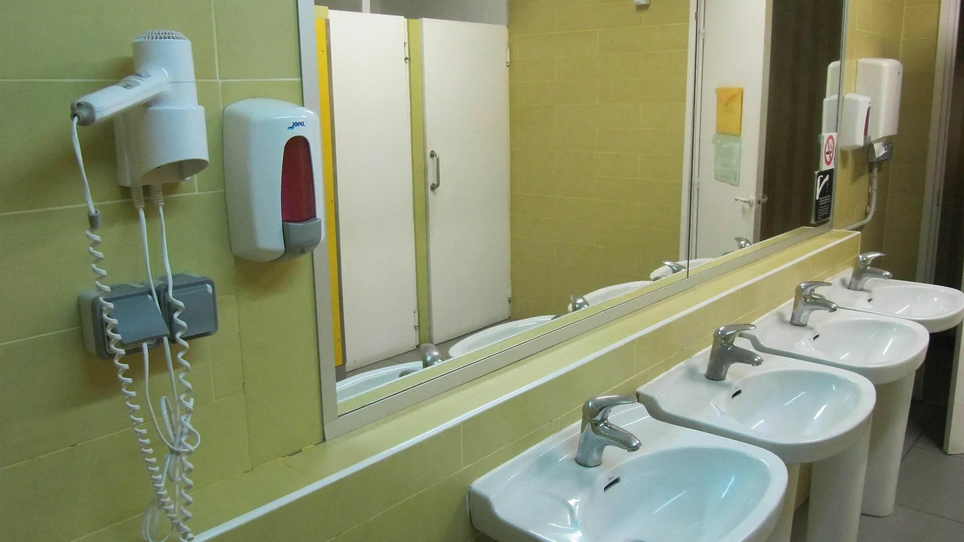Onefam Les Corts Hostel Barcelona